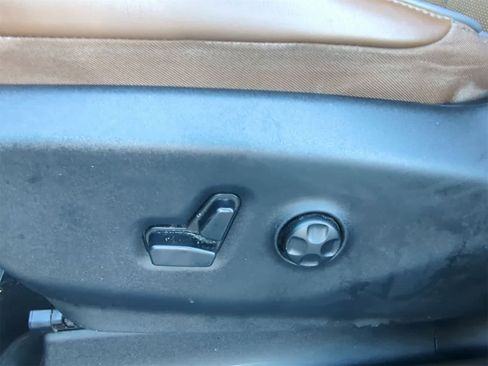 Used 2020 Chrysler Pacifica Limited image 17