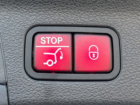 Used 2024 Mercedes-Benz GLS 580 4MATIC image 31