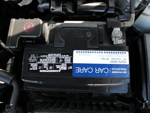 Used 2012 Hyundai Veloster w/ Style Pkg image 32