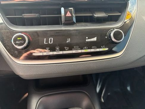 Used 2022 Toyota Corolla LE FWD image 23