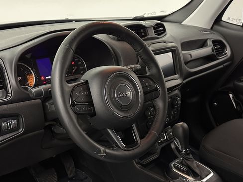 Used 2018 Jeep Renegade Altitude w/ Safety & Security Group FWD image 8