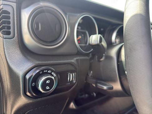 Used 2023 Jeep Gladiator Sport AWD/4WD image 12