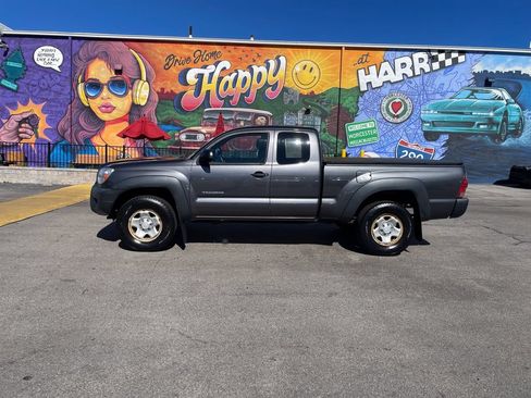 Used 2015 Toyota Tacoma 4x4 Access Cab w/ Convenience Package image 2