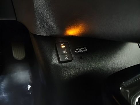 Used 2018 Toyota Prius Prime Premium image 35