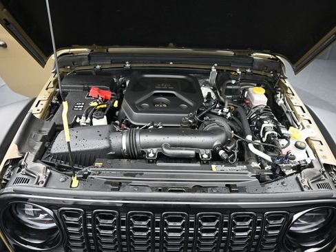 Used 2025 Jeep Wrangler Sport image 12