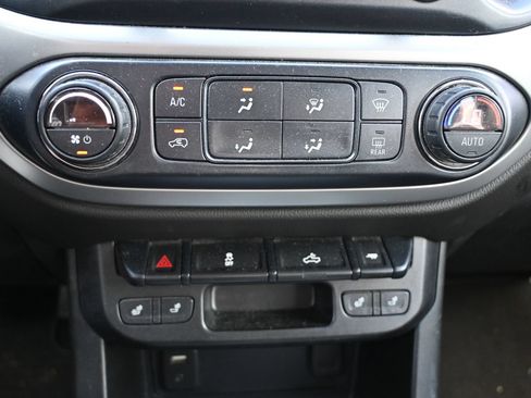Used 2018 Chevrolet Colorado LT w/ Luxury Package, Chrome RWD image 18
