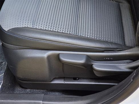 Used 2025 Chevrolet Trax LT image 24