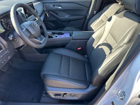New 2026 Nissan Rogue SV FWD image 9