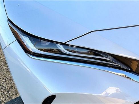 Used 2022 Toyota Venza XLE image 28