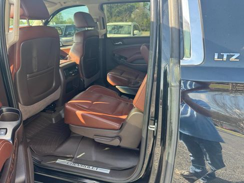 Used 2015 Chevrolet Suburban LTZ image 11