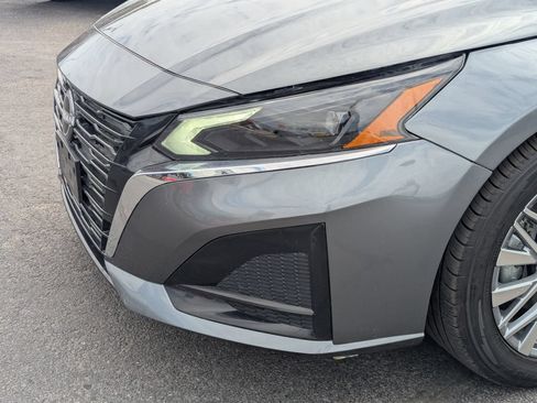 Used 2025 Nissan Altima 2.5 SV FWD image 12
