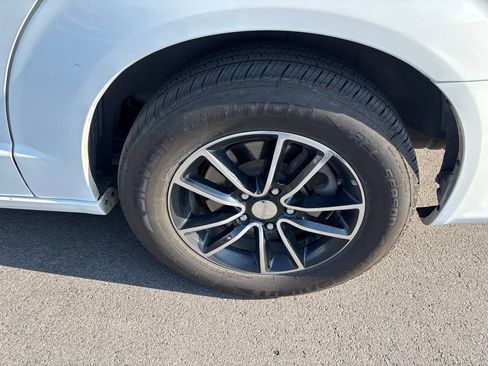 Used 2018 Dodge Grand Caravan GT FWD image 3