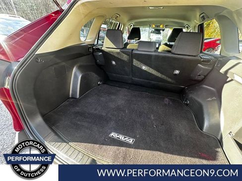 Used 2019 Toyota RAV4 LE w/ Carpet Mat Package image 38