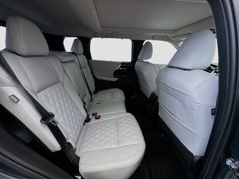 Used 2024 Mitsubishi Outlander SEL AWD/4WD image 19