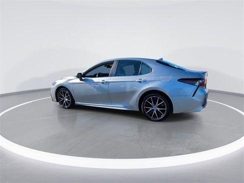 Used 2024 Toyota Camry SE image 6