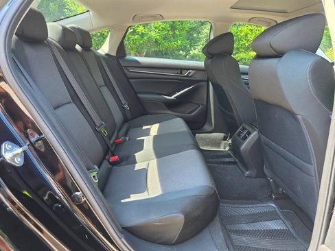 Used 2018 Honda Accord EX image 34