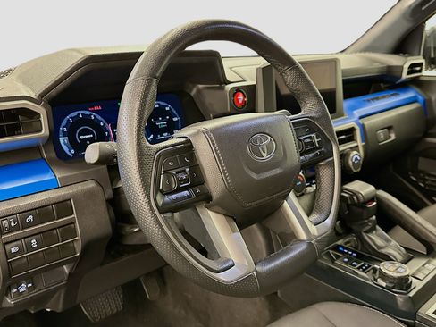 Used 2025 Toyota Tacoma TRD Off-Road image 18