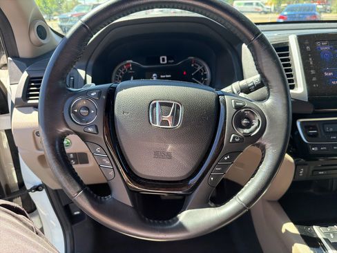 Used 2017 Honda Pilot Touring image 11