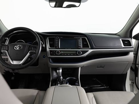 Used 2019 Toyota Highlander Limited Platinum AWD/4WD image 38