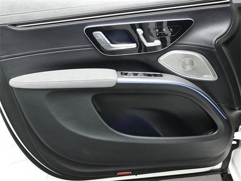 Used 2023 Mercedes-Benz EQS 580 4MATIC SUV image 9