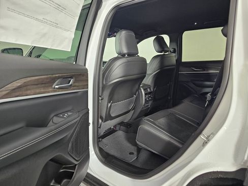 New 2026 Jeep Grand Cherokee Altitude image 32