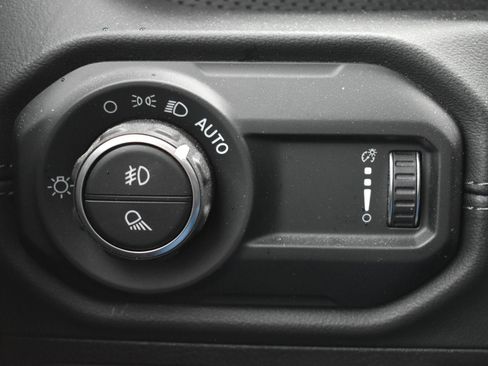 Used 2024 Jeep Gladiator Rubicon w/ Convenience Group image 17