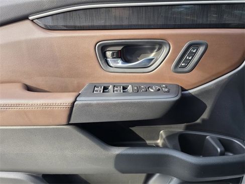 Used 2025 Honda Pilot Elite image 17