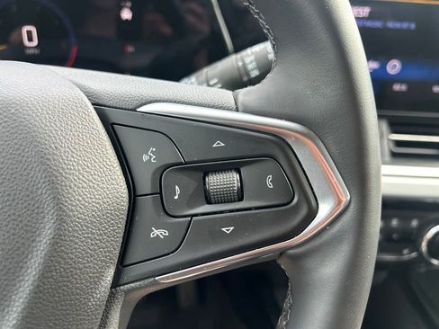 Used 2025 Chevrolet Trax LT w/ Driver Confidence Package FWD image 25