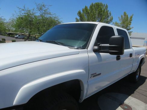 Used 2004 Chevrolet Silverado 2500 LS w/ Skid Plate Package AWD/4WD image 8