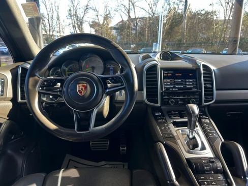 Used 2015 Porsche Cayenne S image 11