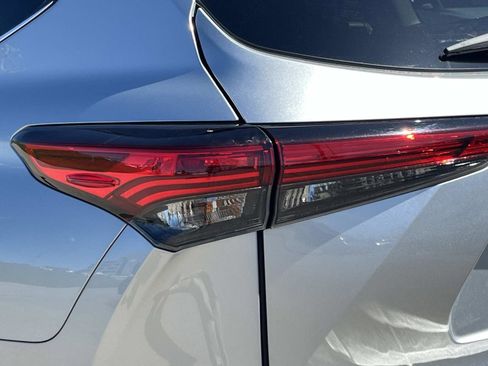 Used 2021 Toyota Highlander Platinum image 9