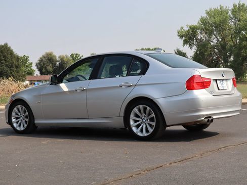 Used 2011 BMW 328i xDrive Sedan AWD/4WD image 7