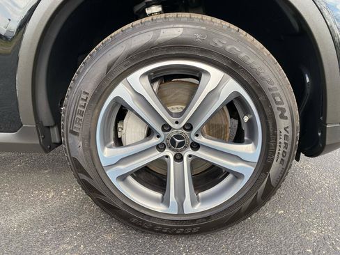 Used 2019 Mercedes-Benz GLC 300 4MATIC w/ Premium Package image 48