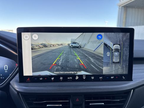 Used 2024 Ford Escape Platinum w/ Premium Technology Package image 40