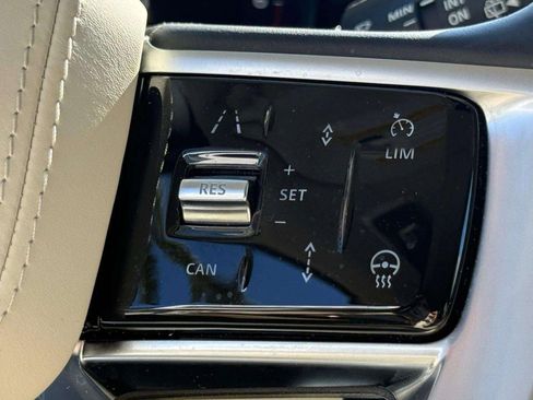 Used 2023 Land Rover Range Rover SE image 25