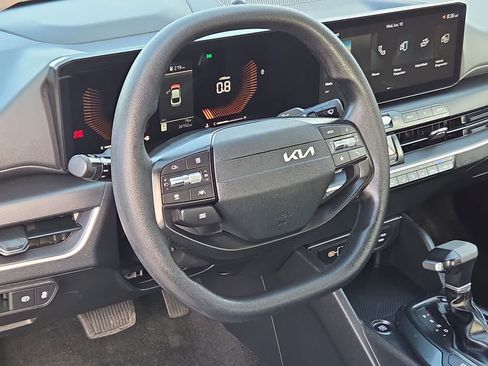 Used 2025 Kia K4 FWD image 10