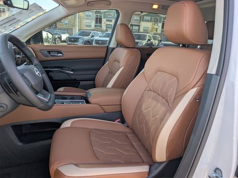 New 2026 Nissan Pathfinder Platinum image 18