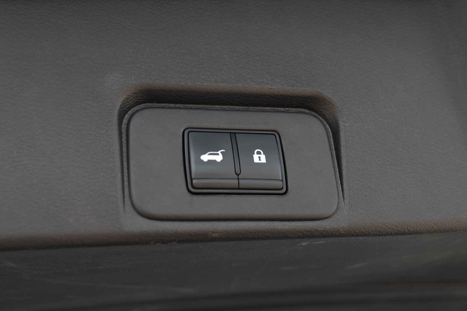 Used 2025 Nissan Rogue SV AWD/4WD image 34