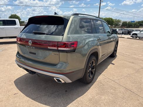 Used 2024 Volkswagen Atlas Peak Edition SE AWD/4WD image 7
