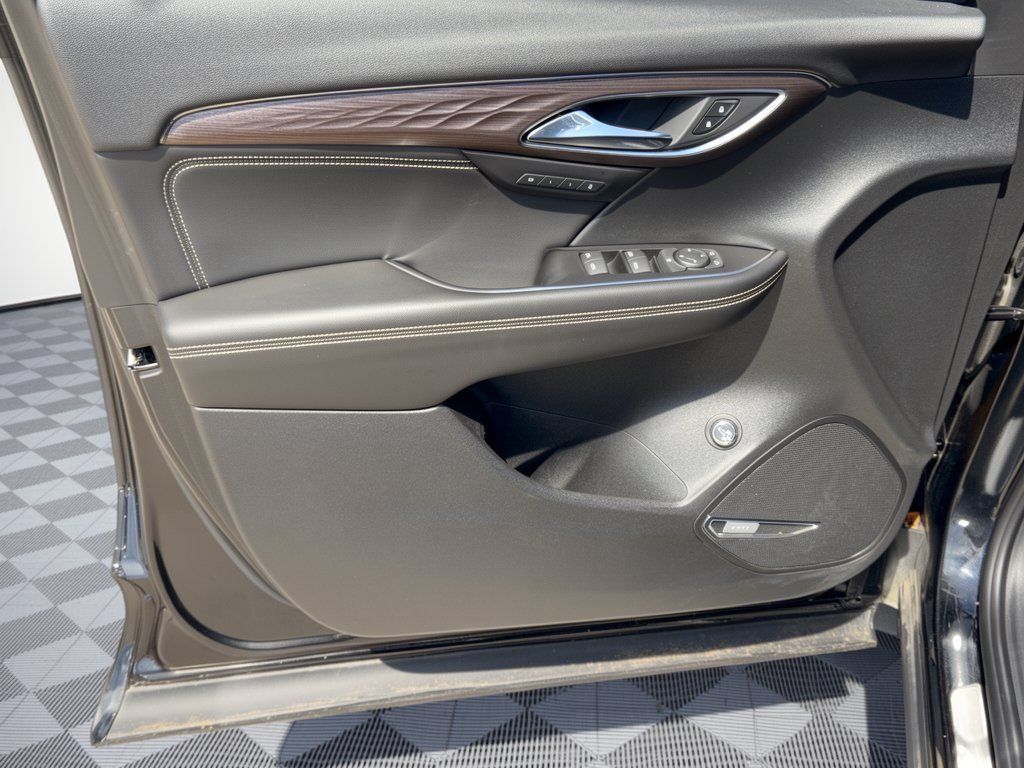 Used 2023 Buick Envision Avenir AWD/4WD image 14