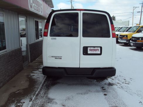 Used 2013 Chevrolet Express 1500 AWD image 6