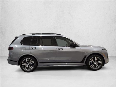 Used 2025 BMW X7 M60i image 4