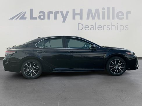 Used 2024 Toyota Camry SE image 6