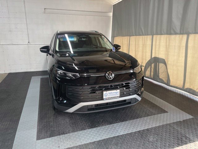 Certified 2025 Volkswagen Tiguan S AWD/4WD image 2