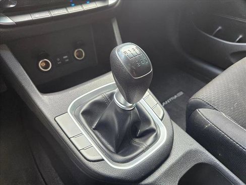 Used 2018 Hyundai Elantra GT image 12