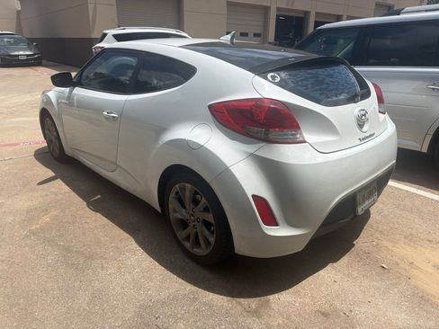 Used 2016 Hyundai Veloster FWD image 6