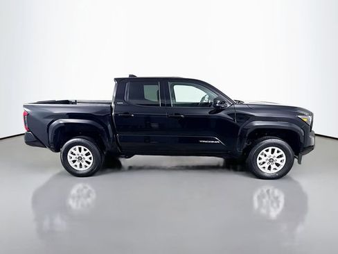 Used 2025 Toyota Tacoma SR5 AWD/4WD image 5