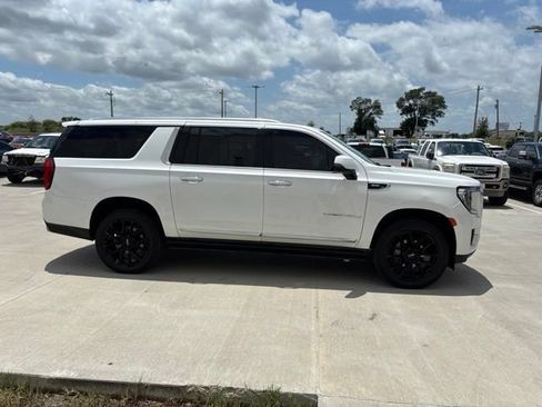 Used 2022 GMC Yukon XL Denali w/ Denali Ultimate Package AWD/4WD image 2