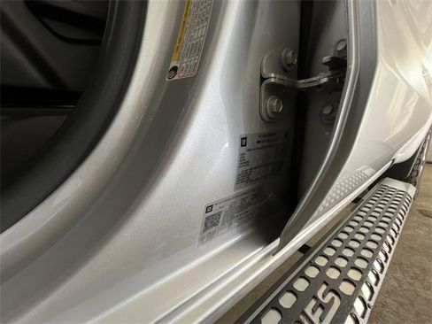 Used 2020 Chevrolet Silverado 1500 LT image 32