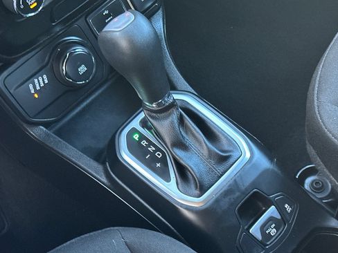 Used 2018 Jeep Renegade Sport w/ Power & Air Group AWD/4WD image 21